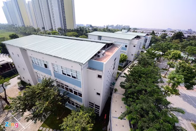 Chiều cao tối đa dành cho khu phòng học chỉ gồm 3 tầng, đảm bảo chiều cao vừa phải, an toàn cho các em.