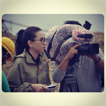 Những hình ảnh Mai Ngọc đi đến tận hiện trường cơn bão Haiyan 2013 để tác nghiệp đã khiến nhiều người xúc động.