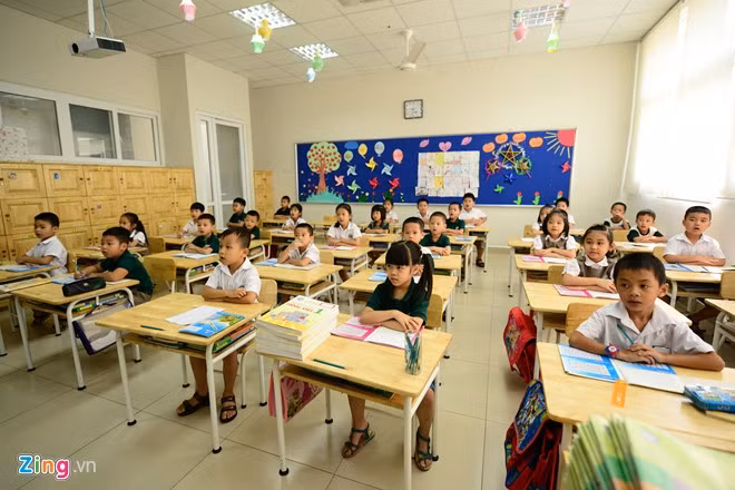 Mỗi lớp học có diện tích 49m2 theo tiêu chuẩn dành cho 25-30 học sinh/lớp được thiết kế theo tiêu chí lớp học linh hoạt, bàn ghế đơn dễ di chuyển, phù hợp với nhiều mô hình học tập khác nhau. Nội dung chương trình, phương pháp giảng dạy đều được hội đồng giáo dục của trường Đoàn Thị Điểm (Mỹ Đình, Cầu GIấy) chịu trách nhiệm.