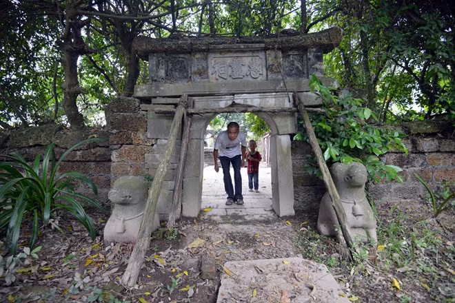 Khu di tích được công nhân cấp quốc gia (năm 1963) này đang trong tình trạng xuống cấp nghiêm trọng. Các cổng, bia đá bị xô nghiêng, hư hỏng phải chằng chống bằng cột, thậm chí đôi chó đá bị bùn vùi lấp mất một nửa.