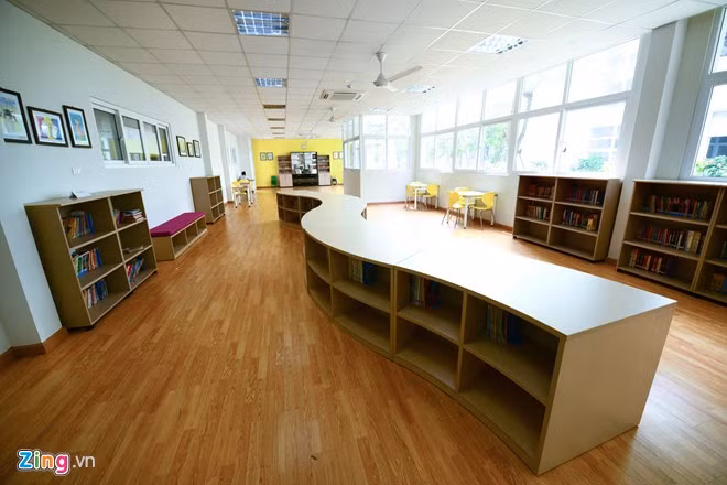 Thư viện được thiết kế linh hoạt và rất yên tĩnh, dễ dàng hình thành các nhóm nhỏ để học sinh có thể trao đổi thảo luận.