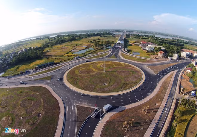 Điểm đầu giao với quốc lộ 32 tại tuyến tránh thị xã Sơn Tây, điểm cuối nối với quốc lộ 2C thuộc địa bàn xã Vĩnh Thịnh, huyện Vĩnh Tường (Vĩnh Phúc). Đây là điểm giao giữa các tuyến cao tốc Nội Bài - Lào Cai, đường Hồ Chí Minh để tạo thành một hệ thống giao thông hoàn chỉnh, kết nối trung tâm thủ đô với các tỉnh phía Tây Bắc.