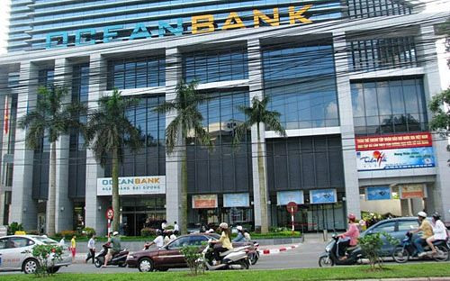 Trước khi bị bắt, ông giữ vai trò Chủ tịch Tập đoàn Đại Dương, đồng thời là Chủ tịch Ngân hàng Đại Dương (Ocean Bank), Chủ tịch Khách sạn và dịch vụ Đại Dương. Sở dĩ việc ông Thắm dính vòng lao lý khiến nhiều người ngạc nhiên là bởi ông được báo chí ca ngợi suốt nhiều năm qua về những thành tích của mình. Ông từng đạt danh hiệu "Doanh nhân Việt Nam tiêu biểu" và "Cúp Thánh Gióng" năm 2009, nhận bằng khen và cúp "Vì sự nghiệp Văn hóa Doanh nhân Việt Nam" năm 2008 do Trung tâm Văn hóa Doanh nhân Việt Nam trao tặng, là một trong 10 doanh nhân trẻ được vinh danh "Giải thưởng Sao Đỏ 2011". Ông hiện cũng là người giàu thứ 9 trên sàn chứng khoán Việt Nam, là em trai ông Hà Trọng Nam, Chủ tịch Kem Tràng Tiền.