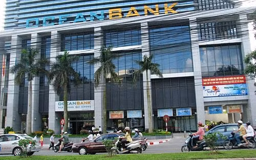 Trước khi bị bắt, ông giữ vai trò Chủ tịch Tập đoàn Đại Dương, đồng thời là Chủ tịch Ngân hàng Đại Dương (Ocean Bank), Chủ tịch Khách sạn và dịch vụ Đại Dương. Sở dĩ việc ông Thắm dính vòng lao lý khiến nhiều người ngạc nhiên là bởi ông được báo chí ca ngợi suốt nhiều năm qua về những thành tích của mình. Ông từng đạt danh hiệu "Doanh nhân Việt Nam tiêu biểu" và "Cúp Thánh Gióng" năm 2009, nhận bằng khen và cúp "Vì sự nghiệp Văn hóa Doanh nhân Việt Nam" năm 2008 do Trung tâm Văn hóa Doanh nhân Việt Nam trao tặng, là một trong 10 doanh nhân trẻ được vinh danh "Giải thưởng Sao Đỏ 2011". Ông hiện cũng là người giàu thứ 9 trên sàn chứng khoán Việt Nam, là em trai ông Hà Trọng Nam, Chủ tịch Kem Tràng Tiền.