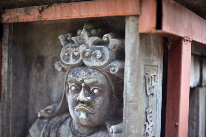 Khu mộ bị sụt lún nặng nề khiến nhân dân Lại Yên và dòng họ Phạm vô cùng lo lắng. Tại hai khu nhà đặt bia, có hình ảnh Quận công oai dũng, tuy nhiên phía trên là những khung sắt thô kệch, khiến khu di tích lăng đá mất phần tôn nghiêm vốn có.