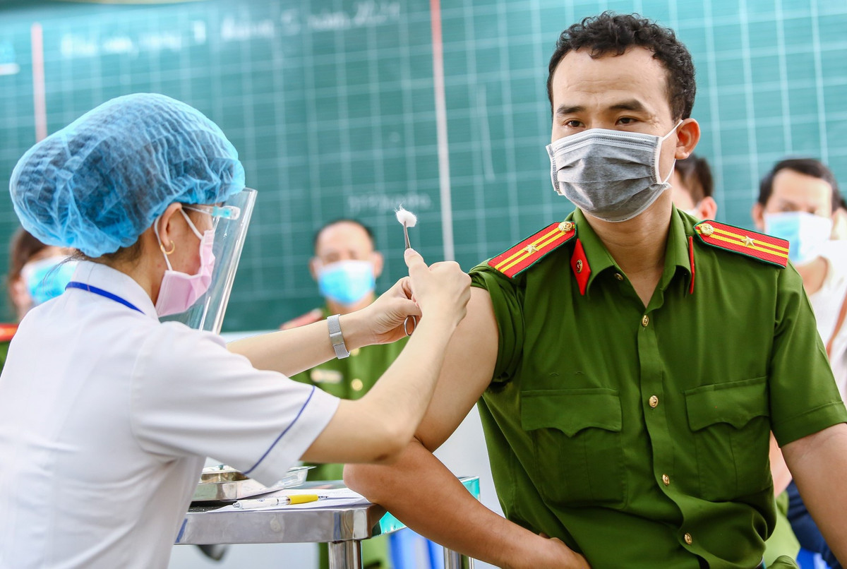 Bo Y te phan bo gan 3 trieu lieu vaccine AstraZeneca