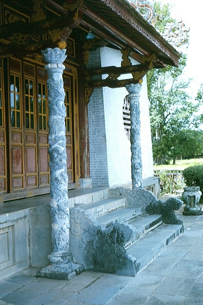 Một góc điện Thái Hòa. Ảnh: Robert Gauthier.