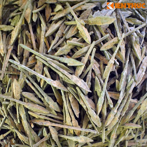 Mũi tên Đông Sơn phổ biến là loại mũi tên bằng đồng có ba cánh nhỏ, chuôi dài.