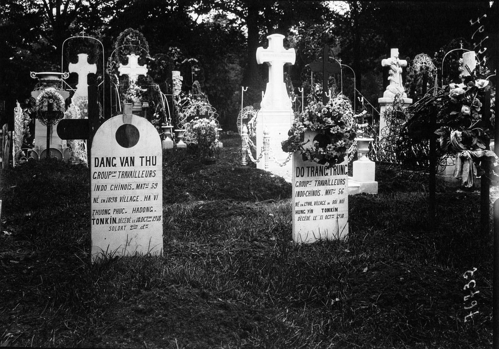 Mộ binh sĩ người Việt tử trận trong Thế chiến I tại nghĩa trang Bagneux ở Paris, 1919. Ảnh tư liệu.