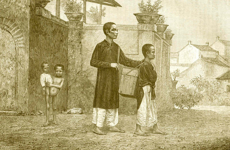 Thầy bói mù được cậu bé dắt đi tìm khách. Ảnh: Belle Indochine.