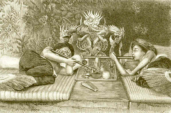 Hai người đàn ông hút thuốc phiện. Ảnh: Belle Indochine.