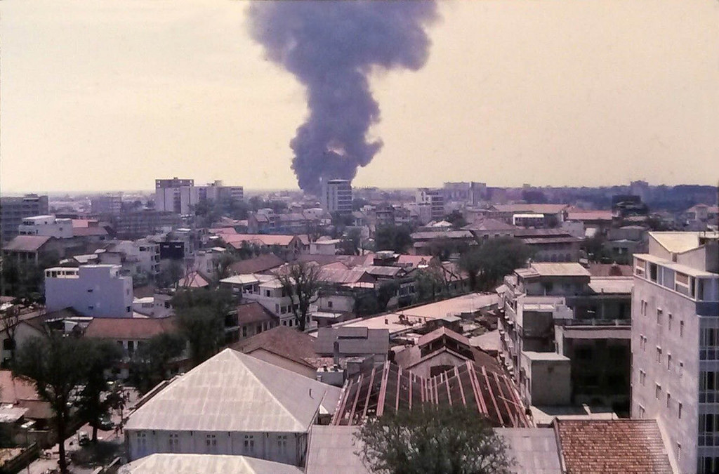 Vụ cháy chợ Cầu Ông Lãnh nhìn từ xa. Ảnh tư liệu.