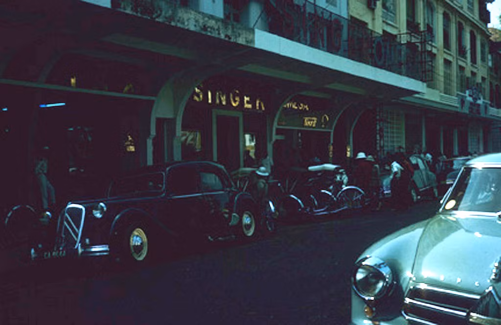 Bên ngoài Thương xá TAX. Ảnh: Vietnam Center and Archive.