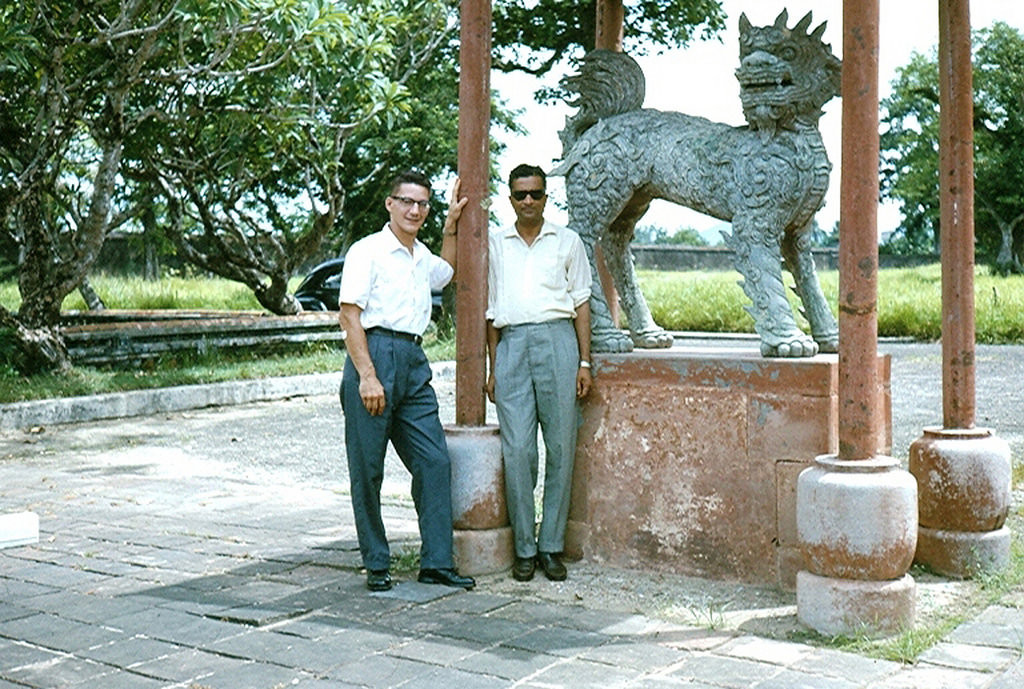 Tượng nghê trong Hoàng thành Huế. Ảnh: Robert Gauthier.