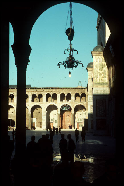 Khung cảnh tại sân của thánh đường Umayyad. Ảnh: Magnum Photos.
