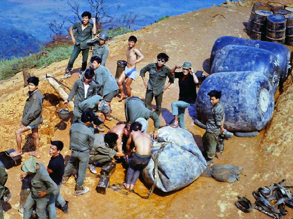 Binh sĩ Sài Gòn là nhân công xây dựng chính.