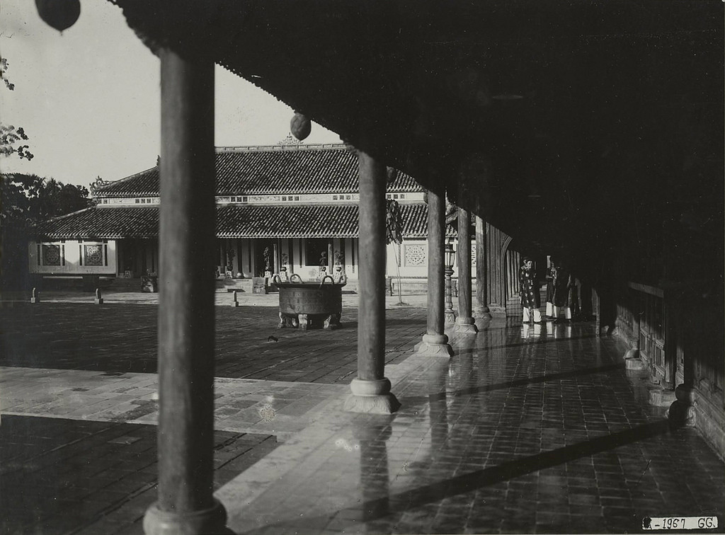 Từ hành lang Đại Cung Môn nhìn về nhà Tả Vu. Ảnh tư liệu.