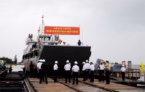 Tàu đổ bộ cỡ nhỏ ST-2300.