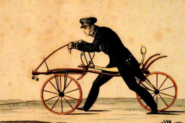 Năm 1885, John Kemp Starley, cháu của nhà phát minh James Starley, đã chế tạo ra mẫu xe đạp an toàn với 2 bánh có kích thước bằng nhau, được lắp thẳng hàng trên một khung kim loại rỗng. Xe được trang bị đầy đủ bộ phận như phanh, hệ thống dây sên - dĩa. Đây chính là nguyên mẫu của chiếc xe đạp hiên đại. Khoảng 2 đến 3 năm sau đó, mẫu xe này được đưa vào sản xuất hàng loạt và phổ biến một cách rộng rãi.