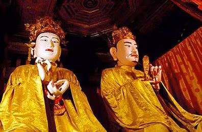 Theo sách "Lĩnh Nam Trích Quái", sau khi Lý Ông Trọng về nước, quân Hung Nô quay trở lại tấn công. Tần Thủy Hoàng cử sứ giả sang Âu Lạc mời ông quay trở lại nhưng bị từ chối. Để tránh phiền nhiễu, Lý Ông Trọng trốn vào rừng. Tần Thủy Hoàng không tin, dọa sẽ đem quân tấn công. Cuối cùng, ông tự tử, chết trên mảnh đất quê hương.