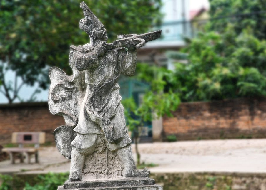  Nỏ thần do Cao Lỗ - danh tướng của vua Thục Phán An Dương Vương - chế tạo vào khoảng thế kỷ thứ II TCN. Cao Lỗ cũng được xem là danh tướng đầu tiên trong lịch sử dân tộc. 