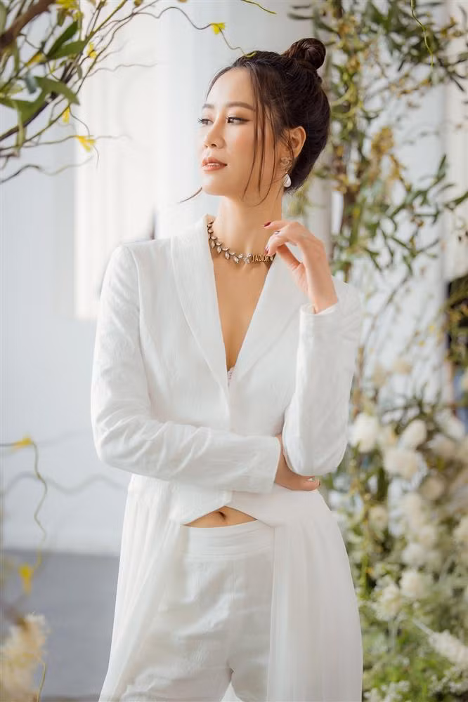 Hoa hau Duong Thuy Linh tu mat ban than “gop y vo duyen“-Hinh-6