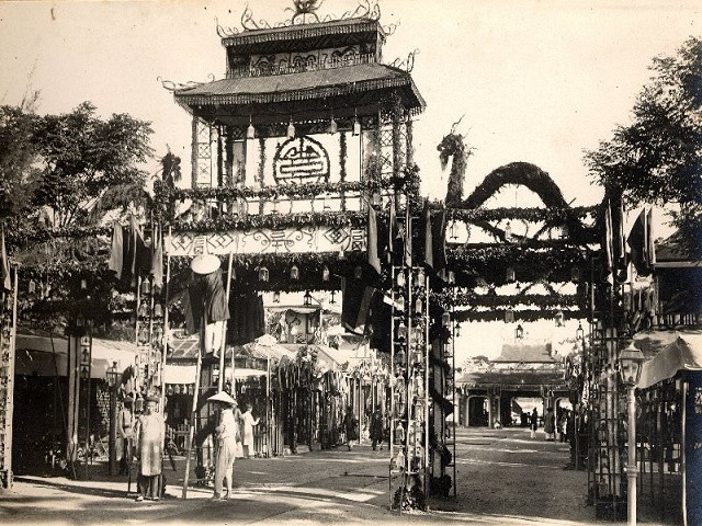 Năm 1613, chúa Tiên Nguyễn Hoàng ốm nặng, ông cho gọi con trai thứ 6 là thế tử Nguyễn Phúc Nguyên và các đại thần vào căn dặn rồi qua đời, thọ 89 tuổi. Về sau, ông được truy tôn miếu hiệu: Thái tổ Gia Dũ Hoàng Đế.