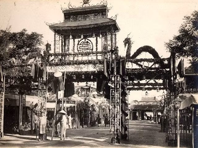 Năm 1613, chúa Tiên Nguyễn Hoàng ốm nặng, ông cho gọi con trai thứ 6 là thế tử Nguyễn Phúc Nguyên và các đại thần vào căn dặn rồi qua đời, thọ 89 tuổi. Về sau, ông được truy tôn miếu hiệu: Thái tổ Gia Dũ Hoàng Đế.