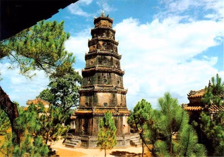 Năm 1601, Nguyễn Hoàng cho xây dựng chùa Thiên Mụ. Đây là công trình độc đáo, gắn với huyền thoại về bà trời. Đến nay, chùa Thiên Mụ vẫn đứng vững ở Huế, trở thành một trong những biểu tượng của thành phố du lịch nổi tiếng này.