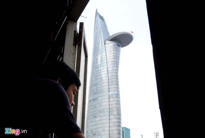 Khánh thành vào ngày 31/10/2010, Tháp Tài chính Bitexco là công trình cao thứ 4 của Việt Nam, sau Landmark 81, Keangnam Hanoi Landmark Tower và Lotte Center Hanoi. Công trình gồm 68 tầng và 3 tầng hầm. Tính đến ăng ten, tòa nhà chọc trời này cao 269 m.