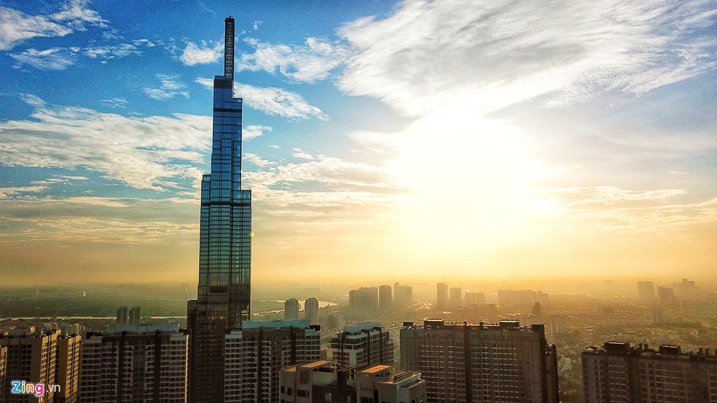 Năm 1698, tướng Nguyễn Hữu Cảnh lập phủ Gia Định và hai huyện Phức Long, Tân Bình. Vùng Đông Nam Bộ được sát nhập vào cương vực Việt Nam. Sài Gòn được thành lập vào thời gian đó. Tháng 7/1976, Quốc hội Việt Nam thống nhất đổi tên Sài Gòn thành TP.HCM.