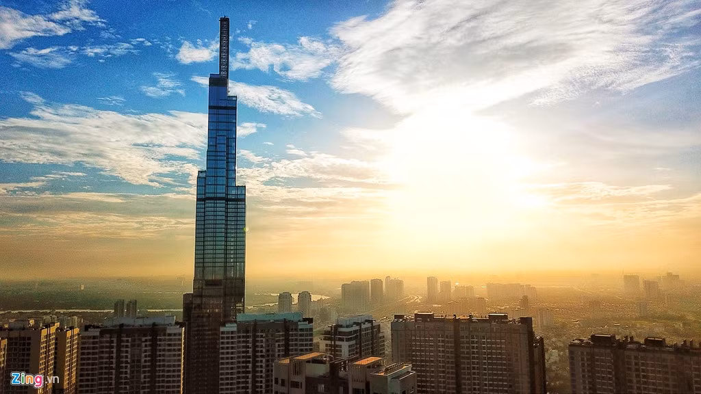 Năm 1698, tướng Nguyễn Hữu Cảnh lập phủ Gia Định và hai huyện Phức Long, Tân Bình. Vùng Đông Nam Bộ được sát nhập vào cương vực Việt Nam. Sài Gòn được thành lập vào thời gian đó. Tháng 7/1976, Quốc hội Việt Nam thống nhất đổi tên Sài Gòn thành TP.HCM.