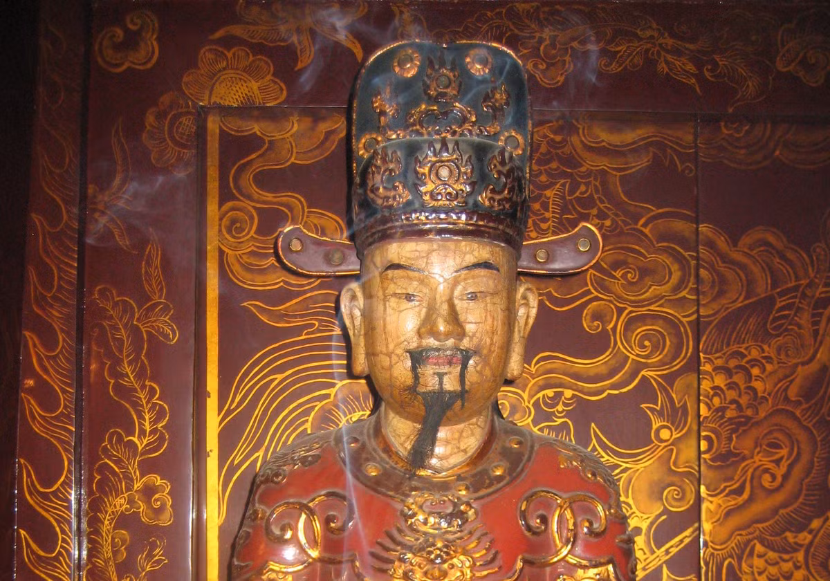 Vi vua chet boi mui ten ban len, it duoc nhac den trong su sach-Hinh-2