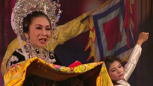 Đinh Toàn là con của Hoàng hậu Dương Vân Nga với Đinh Bộ Lĩnh. Đinh Bộ Lĩnh có 3 con trai là Đinh Liễn, Đinh Hạng Lang và Đinh Toàn. Khi Đinh Bộ Lĩnh qua đời, ông chỉ còn lại duy nhất con trai nối dõi là Đinh Toàn. Mới 6 tuổi, Đinh Toàn được chọn làm vua.