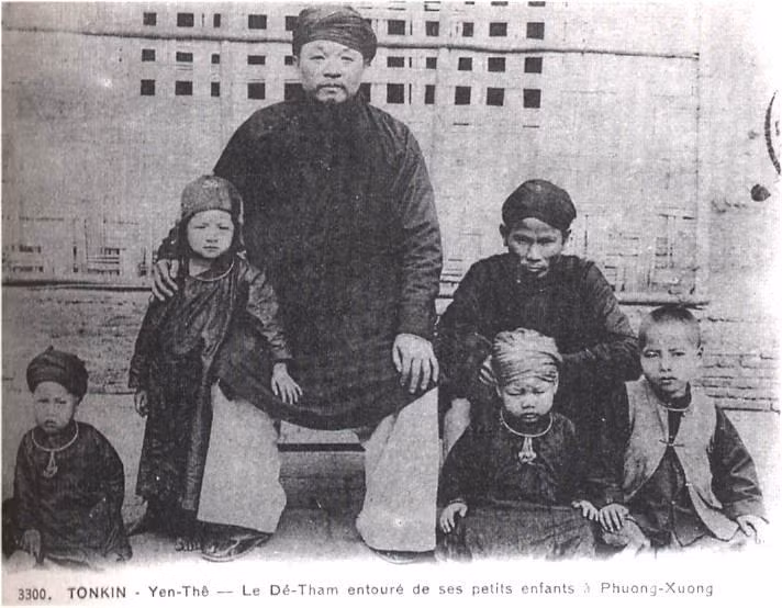 Hoàng Hoa Thám (Đề Thám) là thủ lĩnh của cuộc khởi nghĩa nông dân Yên Thế ở tỉnh Bắc Giang. Ông có biệt danh “Hùm thiêng Yên Thế”.