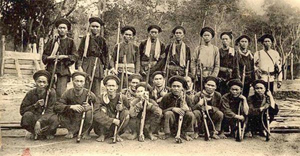 Trong quá trình điều tra vụ đầu độc binh lính Pháp ở Hà Nội, thực dân Pháp đã phát hiện nhiều chứng cứ chứng tỏ Đề Thám tham gia tích cực vào vụ này. Chúng mở cuộc tấn công quy mô vào đầu 1909, nhằm tiêu diệt căn cứ Yên Thế.