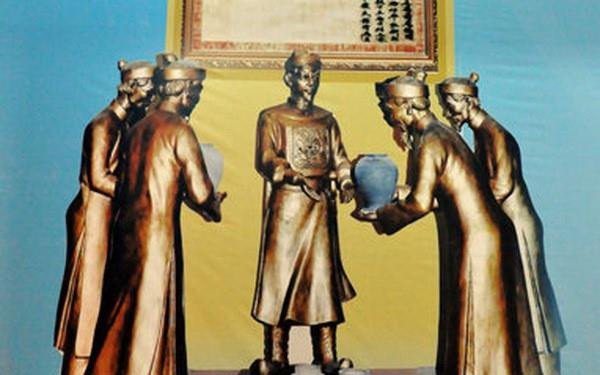 Ngay khi vào Thuận Hóa, Nguyễn Hoàng được nhân dân mang nước đến tặng. Theo lý giải của người chú Nguyễn Hoàng, đây là hành động chứng tỏ nhân dân Thuận Hóa rất yêu quý ông.