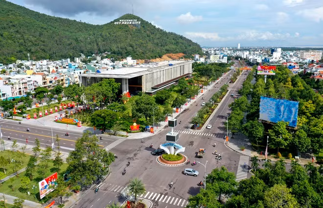 br/> Trung tâm Hội nghị tỉnh Bình Định nằm tại phường Lý Thường Kiệt, khu vực trung tâm TP Quy Nhơn. Công trình hiện đại này được đánh giá là điểm nhấn kiến trúc cho thành phố, đa chức năng, phục vụ cộng đồng...