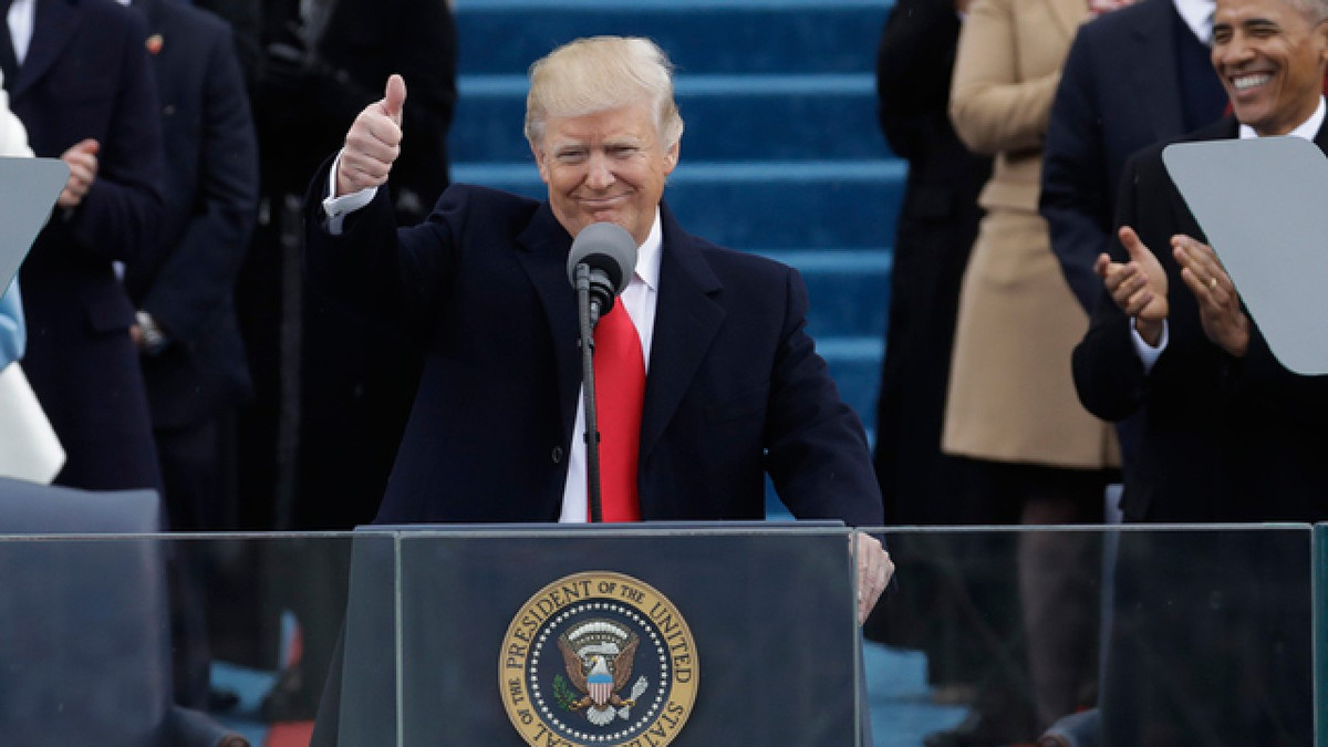 Buổi đầu, buổi lễ nhậm chức tổng thống diễn ra với vài nghi lễ đơn giản như công bố ngày tháng, ông chủ Nhà Trắng đưa ra lời tuyên thệ. Về sau, sau khi đọc xong lời tuyên thệ, tổng thống sẽ đưa ra một bài phát biểu. Bài diễn văn này thường mang nội dung nhấn mạnh sự đoàn kết dân tộc, sức mạnh của nước Mỹ.