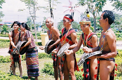 br/> Theo tổng điều tra dân số và nhà ở, người Xtiêng ở Việt Nam có hơn 85,4 nghìn người, sinh sống tại 34 tỉnh, thành. Bình Phước có nhiều người Stiêng cư trú nhất (hơn 81 nghìn người, chiếm 95,6% tổng số người dân tộc này ở Việt Nam). Tiếp đến là các tỉnh Tây Ninh, Đồng Nai, Lâm Đồng.