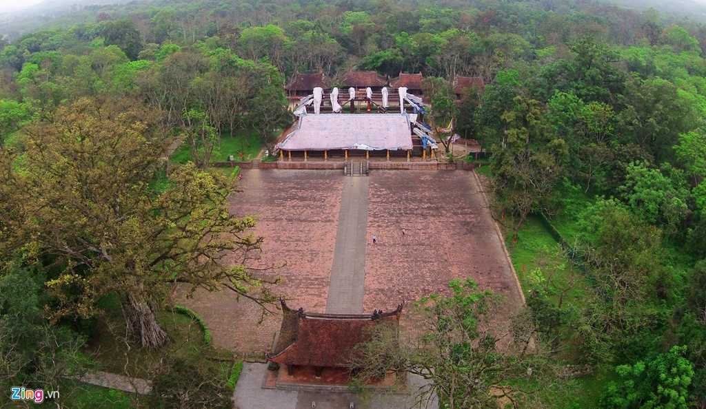 Khu di tích Lam Kinh thuộc địa bàn xã Xuân Lam, huyện Thọ Xuân, tỉnh Thanh Hóa ngày nay, hiện đã được công nhận là di tích quốc gia đặc biệt. Sau khi chiến thắng, năm 1428, Lê Lợi chọn nơi đây làm kinh thành thứ hai, có tên gọi Lam Kinh hay Tây Kinh. Đây là nơi phát tích của dòng họ đế vương đã có công bình Ngô giữ nước.