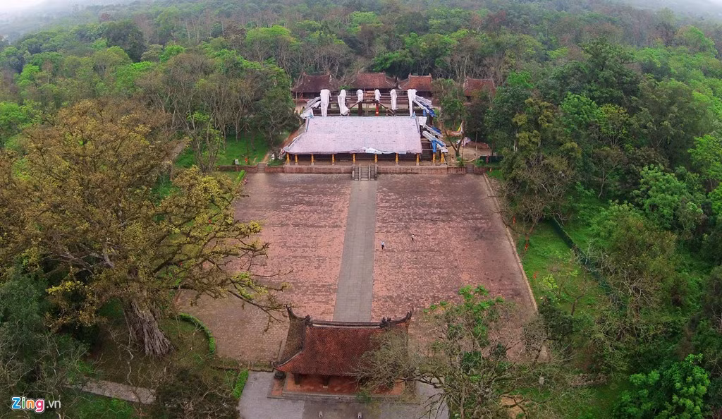 Khu di tích Lam Kinh thuộc địa bàn xã Xuân Lam, huyện Thọ Xuân, tỉnh Thanh Hóa ngày nay, hiện đã được công nhận là di tích quốc gia đặc biệt. Sau khi chiến thắng, năm 1428, Lê Lợi chọn nơi đây làm kinh thành thứ hai, có tên gọi Lam Kinh hay Tây Kinh. Đây là nơi phát tích của dòng họ đế vương đã có công bình Ngô giữ nước.