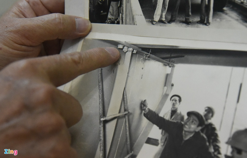 br/> Kể từ đây, các đoàn chuyên gia Liên Xô bắt đầu có mặt tại công trường và tiếp tục công tác xây dựng. Họ đã thay đổi một số thiết kế cũ theo hướng hiện đại hơn. Đơn cử việc thay công nghệ đinh tán (từng được áp dụng tại cầu Long Biên) bằng bu lông cường độ cao giúp công trình bền vững hơn.