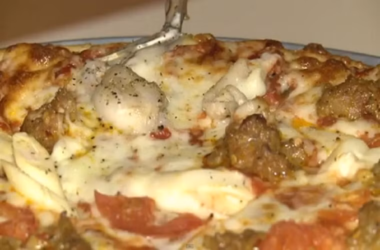 Mỗi chiếc bánh có giá khá cao, 45 USD. Tuy nhiên sản phẩm này luôn bán rất chạy và nhận được nhiều sự đánh giá tích cực của du khách cũng như các chuyên gia ẩm thực.