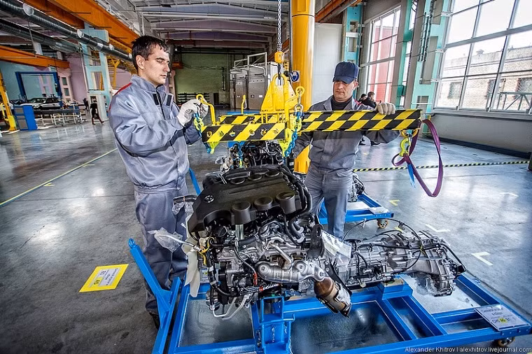 Cân kiểm tra khả năng hoạt động của động cơ.