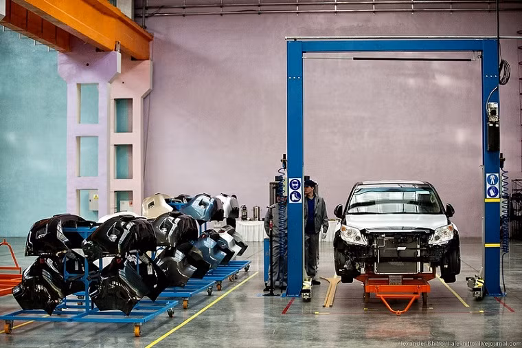 Thân xe được phun sơn tự động.