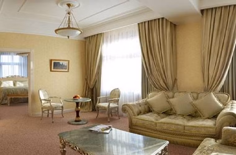 Phòng chuyên dụng để tiếp đón đại sứ các quốc gia. Đây cũng có thể là một trong những phòng được ông Yanukovych sử dụng.