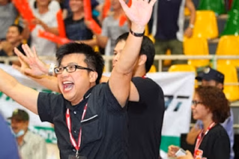 Không chỉ là doanh nhân, ông còn là người đam mê thể thao. Ông Hoàng hiện đang sở hữu đội bóng Sài Gòn heat, đội bóng rổ số 1 Việt Nam hiện nay. Ông nói đam mê nâng tầm bóng rổ Việt Nam trở thành số 1 Đông Nam Á.