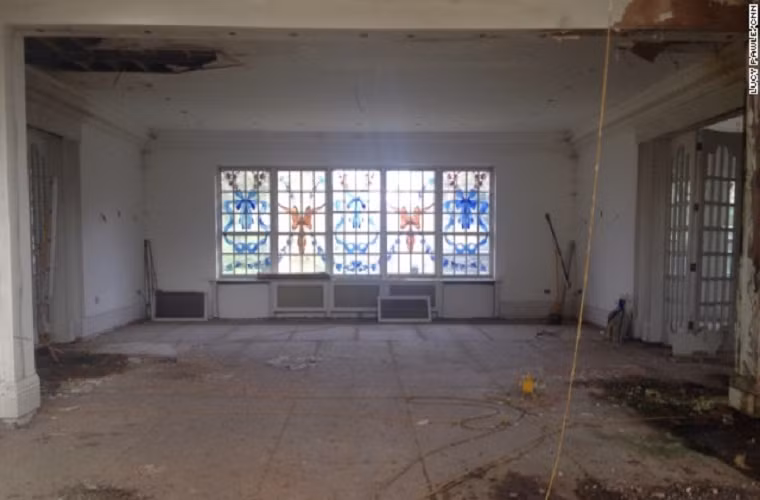 Nguyên nhân của việc vẻ điêu tàn này được cho là giá bất động sản tại London bị đẩy lên quá cao nên người dân thu nhập trung bình không đủ khả năng chi trả.