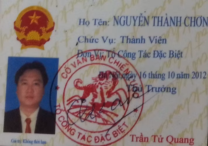 Những giấy tờ giả do Chơn "tưởng tượng" ra để lừa đảo chiếm đoạt tiền của các nạn nhân.